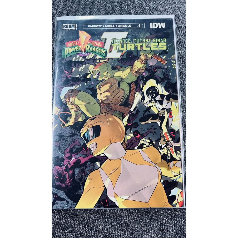 BOOM! Studios Comic Book Multi-Color MMPR TMNT II #1 Dan Mora Cover